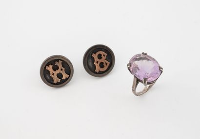 Lot comprising: - A silver (800) ring set...