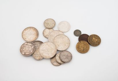 Lot of silver coins including: - Four 50-franc...