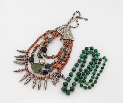 Lot of two necklaces comprising: - A necklace...