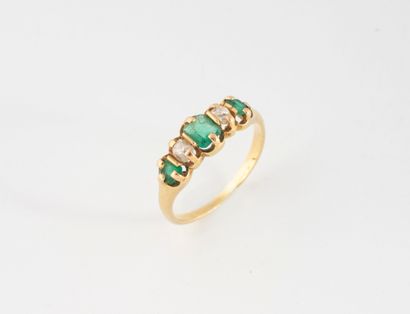 Petite bague jarretière en or (750) ornée...
