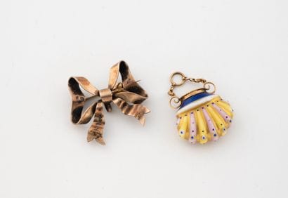 Broche noeud en argent doré (800), supportant...