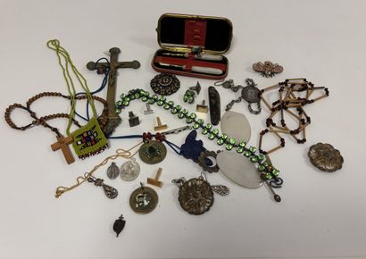 Lot of costume jewelry including a chain...