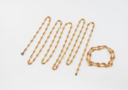 Long collier sautoir en or jaune (750) à...
