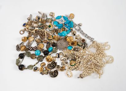 Small batch of costume jewelry in metal,...
