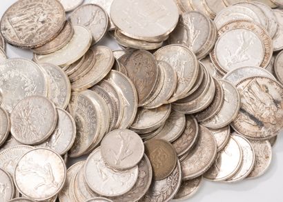 Lot of French silver coins (min. 800). Total...