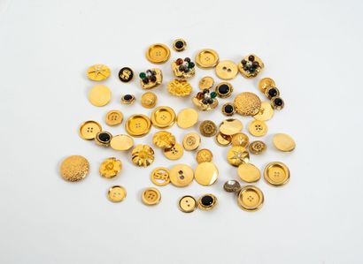 Lot of various gilded metal buttons, wor...