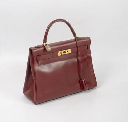 HERMES Paris
32 cm Kelly bag in Hermès red...