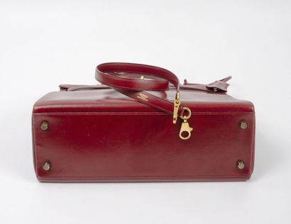 HERMES Paris
32 cm Kelly bag in Hermès red...