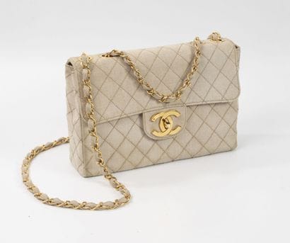 CHANEL Classique Jumbo bag with flap in natural...