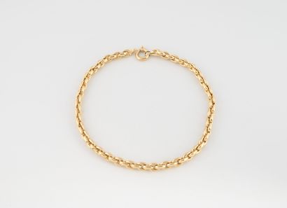 Hollow anchor chain necklace in yellow gold...