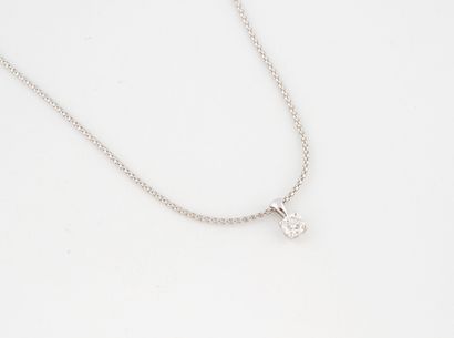 Necklace in white gold (750) comprising a...