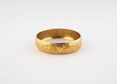 MOROCCO
Yellow gold (750) bangle with chased...
