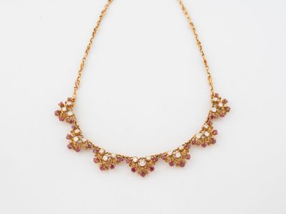 Yellow gold (750) collar necklace featuring...