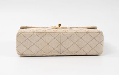CHANEL Classique Jumbo bag with flap in natural...