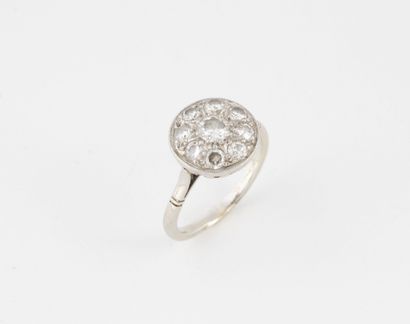 Round-topped white gold (750) ring paved...