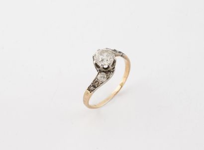 A platinum (950) and yellow gold (750) ring...