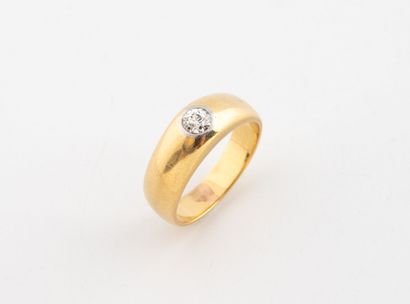 Yellow gold (750) and platinum (950) ring...