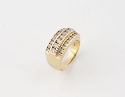 Yellow gold (375) ring set with three lines...