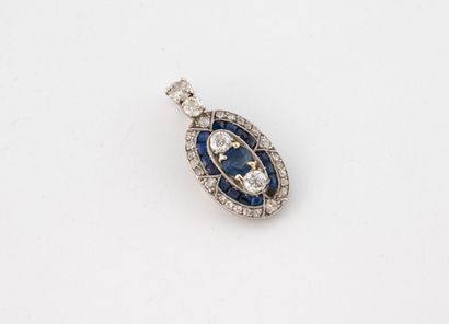 White gold (750) and platinum (950) oval-plate...