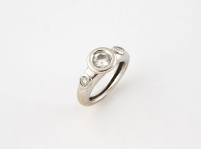 A white gold (750) ring centered on an old-cut...
