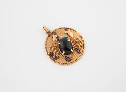 Yellow gold (750) crab pendant with agate...