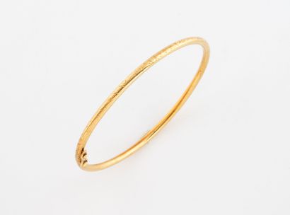 Opening bangle bracelet in yellow gold (750)...