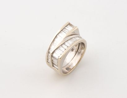 White gold (585) ring with a double row of...