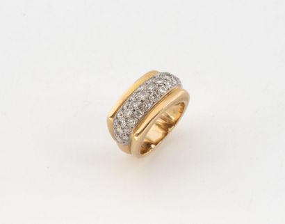 Ring in yellow and white gold (750), the...