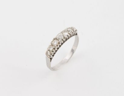 Garter ring in white gold (750) set with...