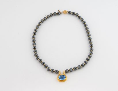 Necklace in yellow gold (750) and hematite...