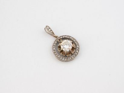 Pendentif en platine (950) retenant un diamant...