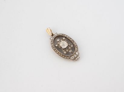 Openwork oval pendant in white gold (750)...