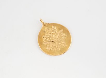 Philippe COMOY 
Circular pendant in yellow...