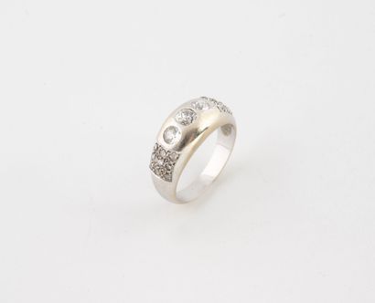 White gold (750) cambered band ring set with...