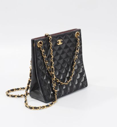 CHANEL, Paris
Small Mini Shopping bag in...