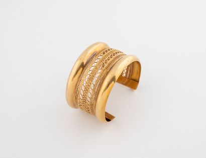 Openwork, filigree bracelet in yellow gold...