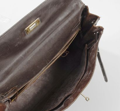HERMES
32 cm Kelly bag in brown box calfskin....