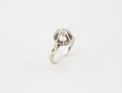 Solitaire ring in white gold (750) set with...