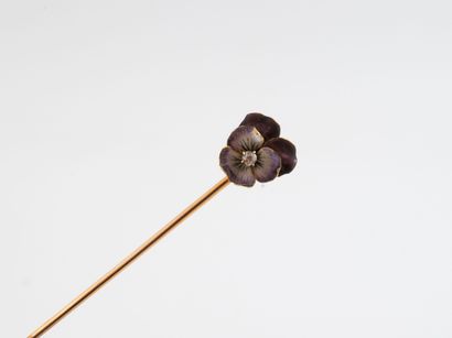 Yellow gold (750) collar pin decorated with...