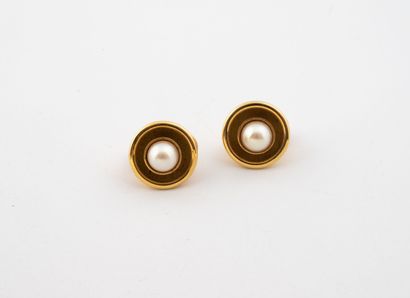 Paire de boucles d'oreilles en or jaune (750)...