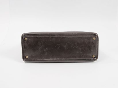 HERMES
32 cm Kelly bag in brown box calfskin....
