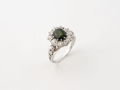 Bague marguerite en or gris (750) centrée...