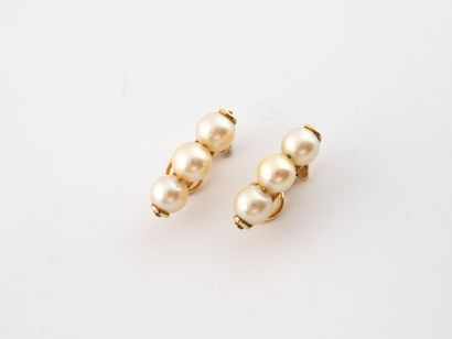 Paire de boucles d'oreilles en or jaune (750)...