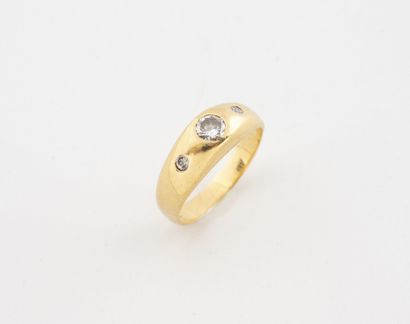 Small yellow gold (750) ring set with three...