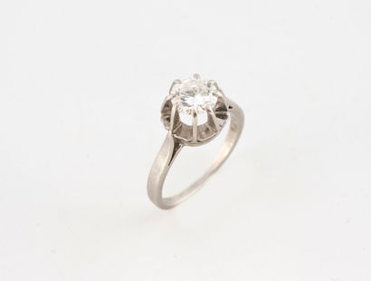 Solitaire ring in platinum (950) set with...