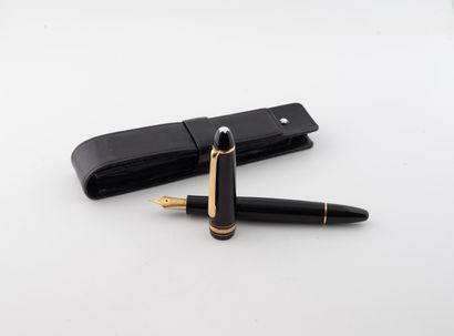 MONTBLANC
- Stylo Meisterstuck n° 146 à plume...