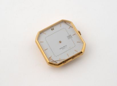NINA RICCI 
Pendulette en métal doré.
Cadran...