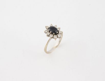 White gold (750) daisy ring set with an oval...
