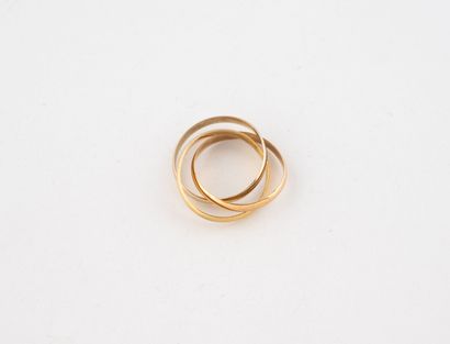 Three-tone (750) gold wedding band with three...