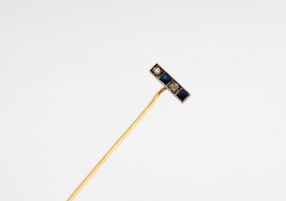 Yellow gold (750) collar pin set with an...